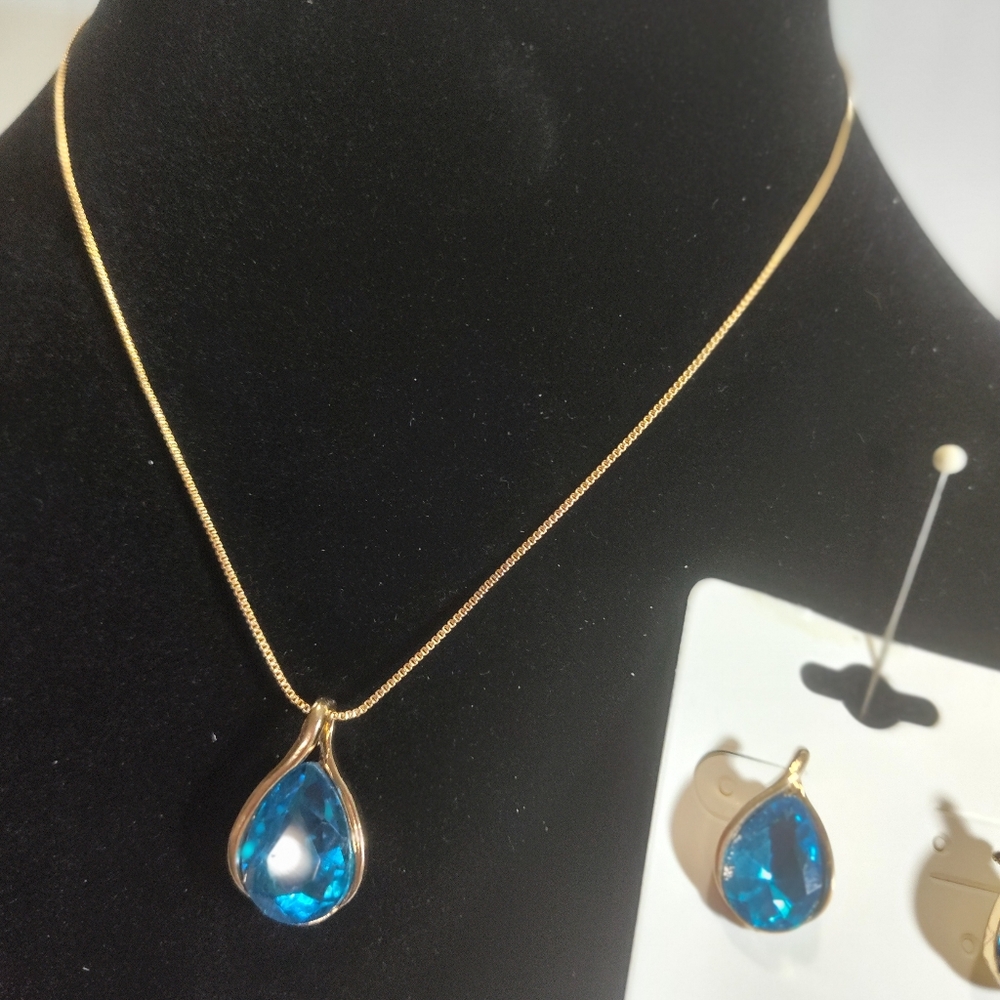 Perfect Rich Vogue Gold Necklace Earring Set with Blue Stones NWOT